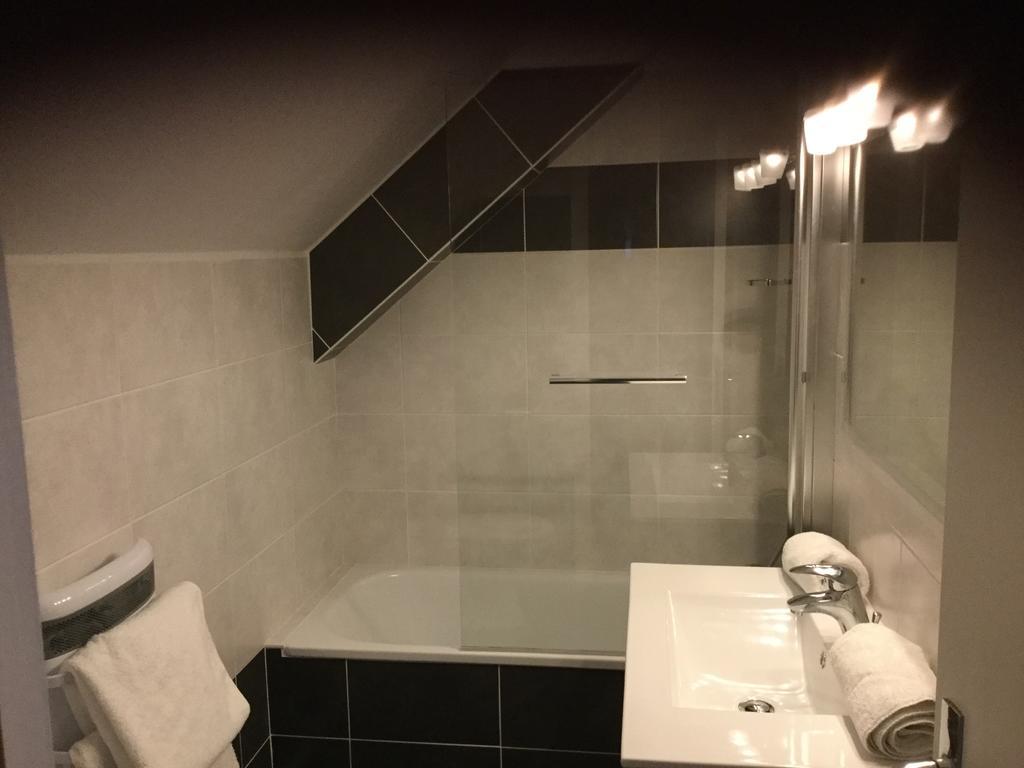 Hotel La Quebecoise ดีน็อง ภายนอก รูปภาพ